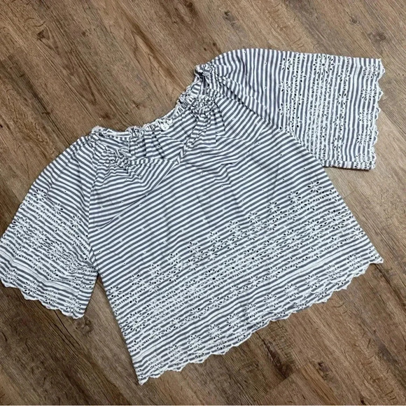GAP • Short Sleeve Scalloped Striped Top - Picture 1 of 11